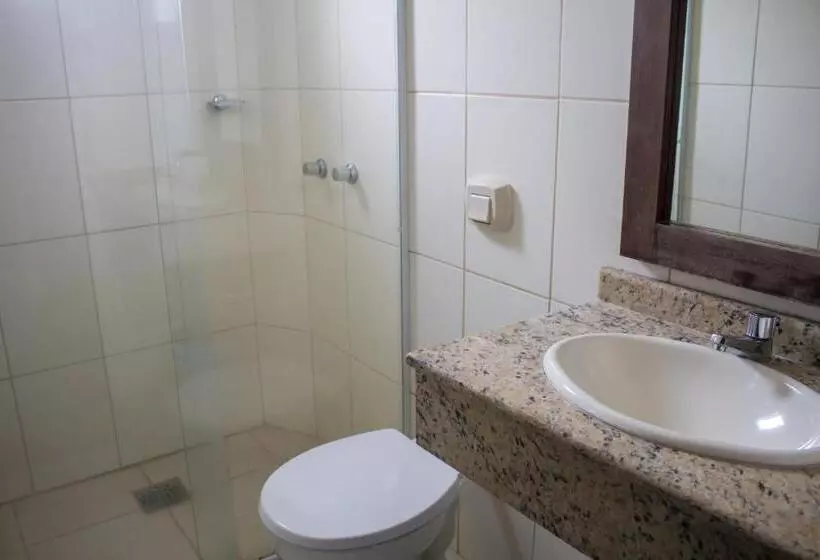 Standard Kolmen Hengen Huone, A Furninha