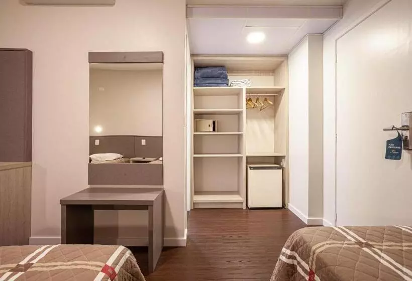 Deluxe Kolmen Hengen Huone, A Furninha