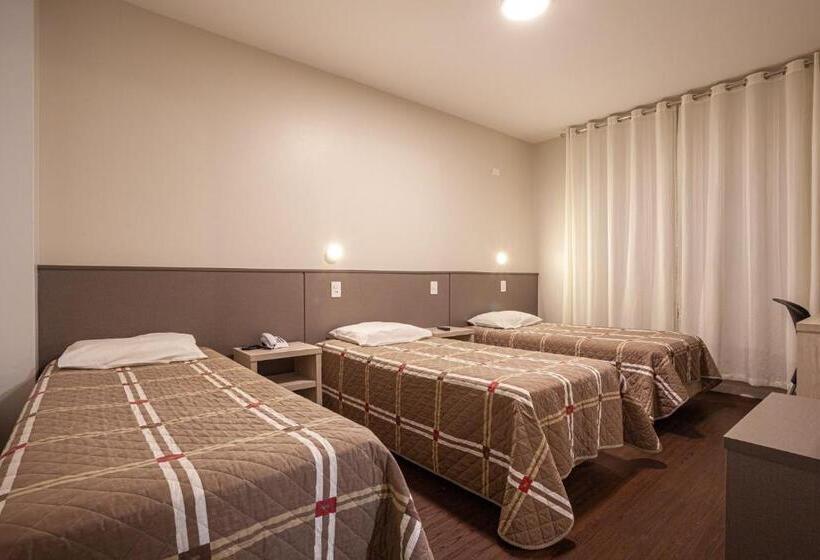 豪华三人间, A Furninha