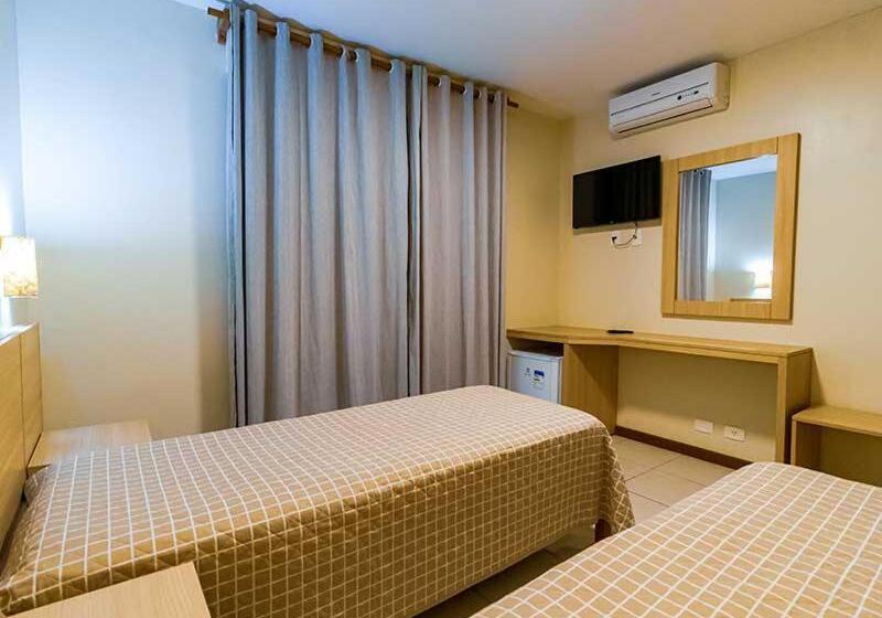 标准三人间, A Furninha