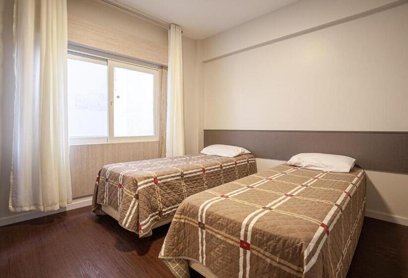 豪华家庭房间, A Furninha