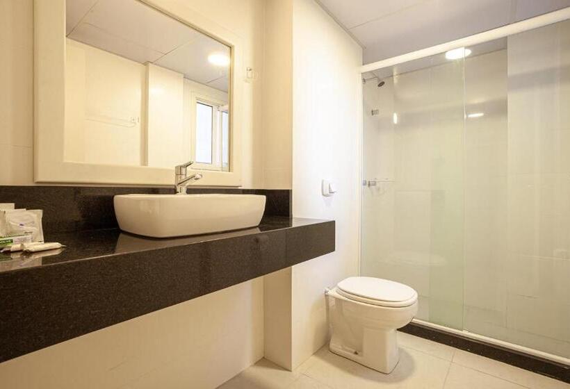 豪华家庭房间, A Furninha