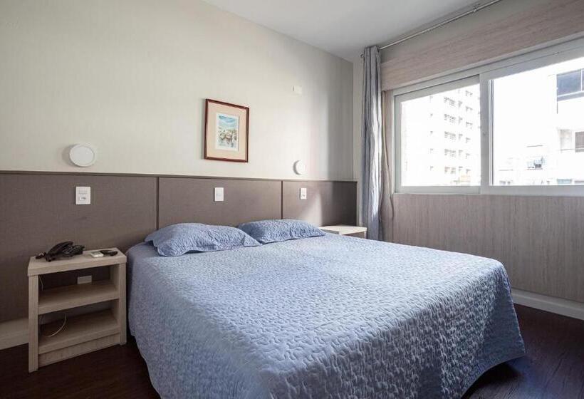 高级家庭房间, A Furninha