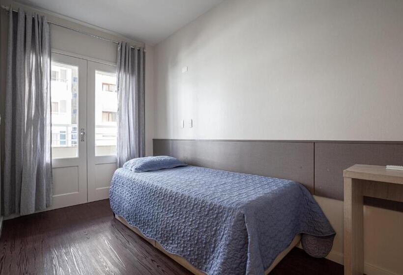 高级家庭房间, A Furninha