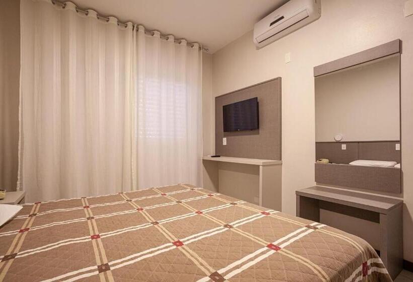 豪华家庭房间, A Furninha