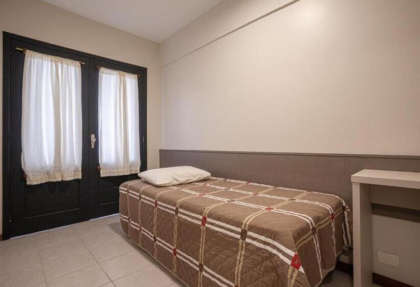 豪华家庭房间, A Furninha