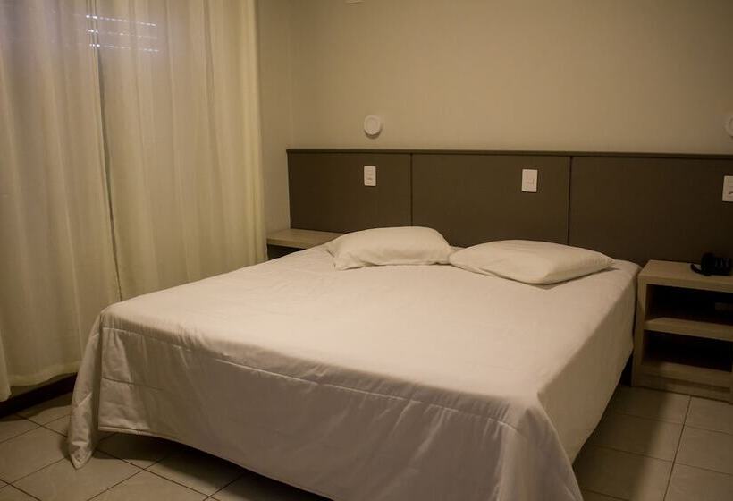 高级大房间, A Furninha