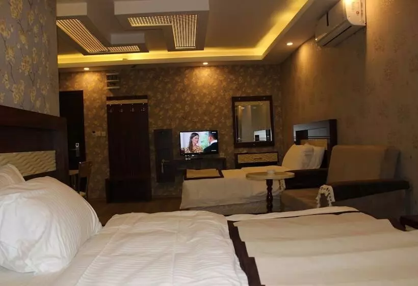 اتاق استاندارد, Azd House