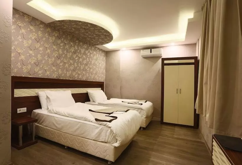 اتاق استاندارد, Azd House