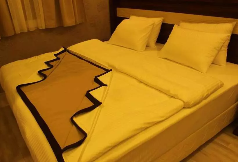 اتاق استاندارد یک نفره, Azd House