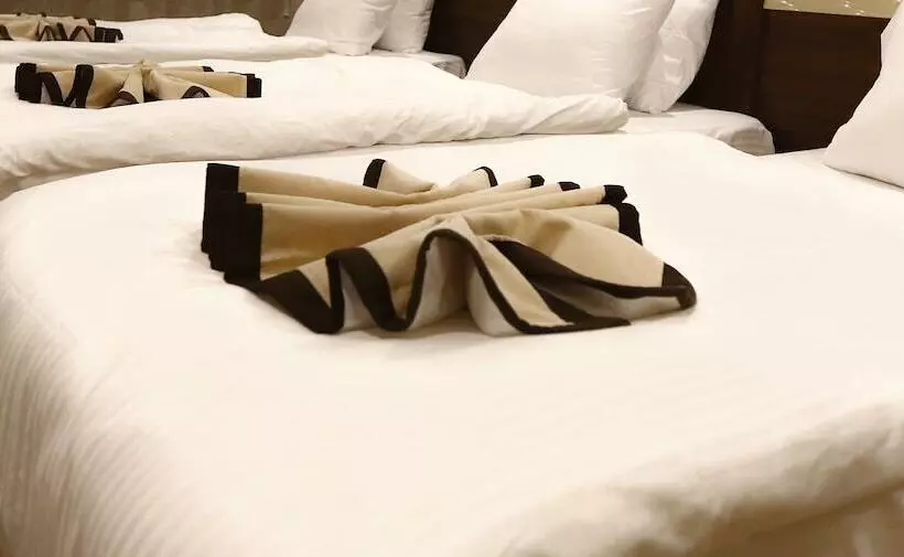 اتاق لوکس چهار تخته, Azd House