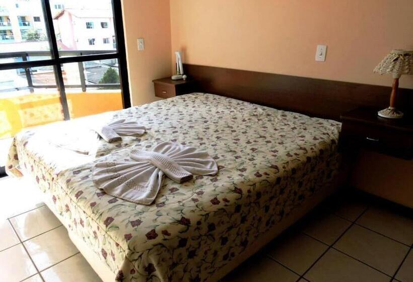 标准三人间, Bombinhas Palace