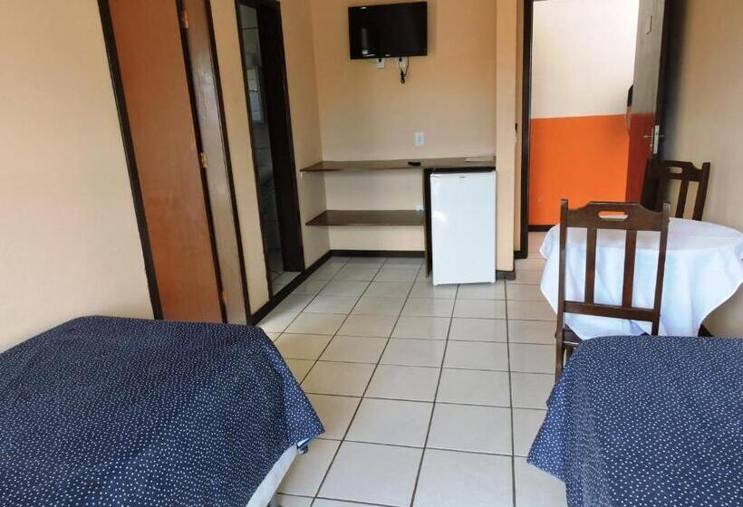 四人标准间, Bombinhas Palace