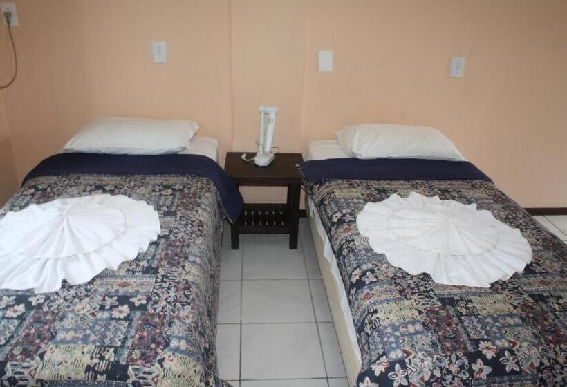 四人标准间, Bombinhas Palace