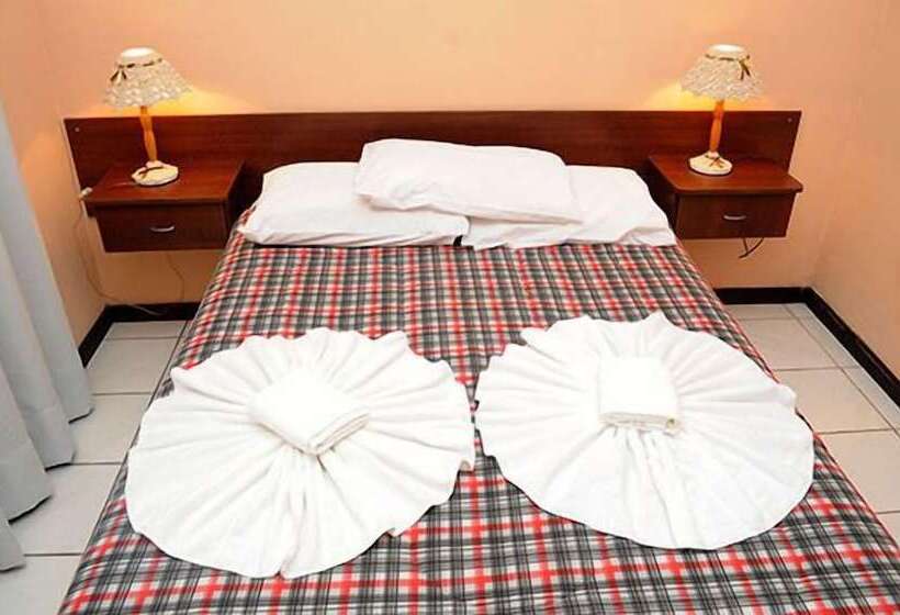 标准三人间, Bombinhas Palace