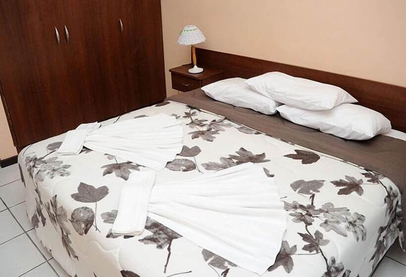 四人标准间, Bombinhas Palace