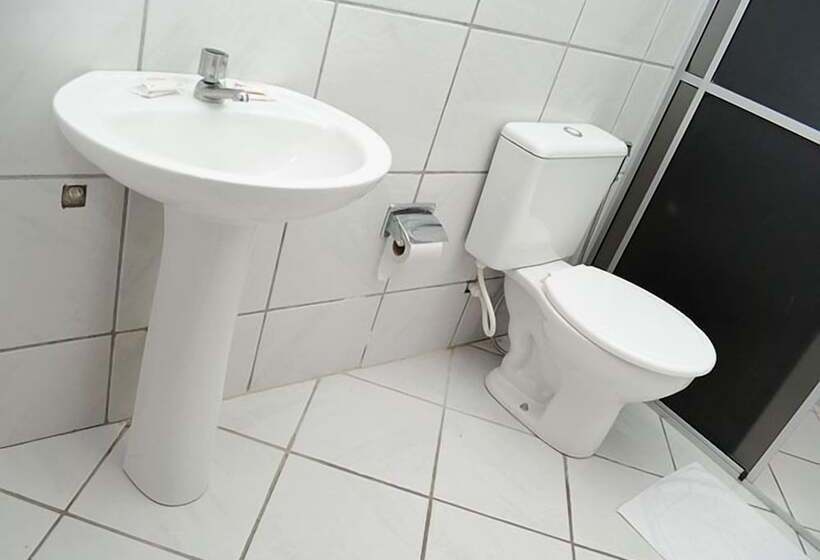 四人标准间, Bombinhas Palace