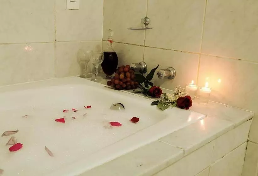 Perhehuone, Da Cachoeira