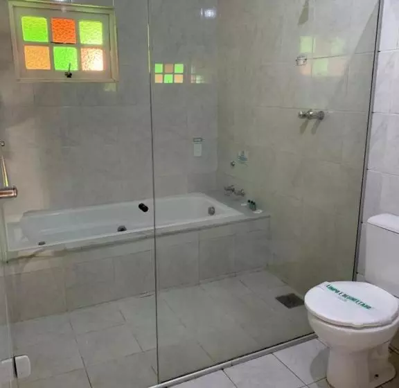 Perhehuone, Da Cachoeira