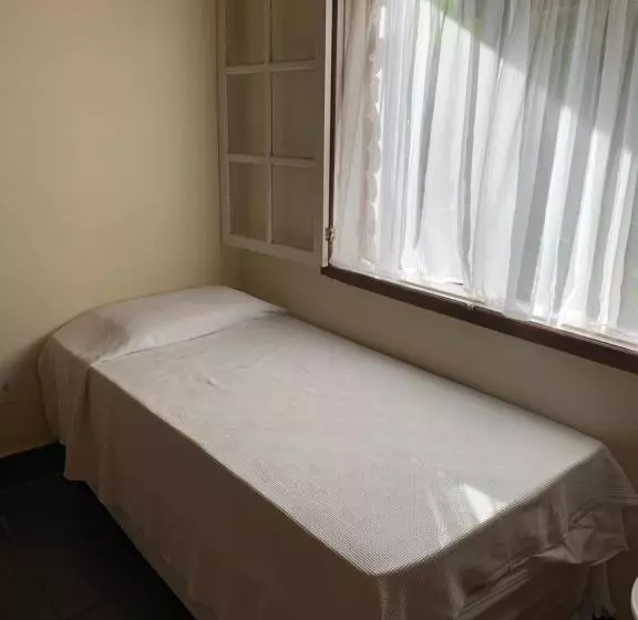 Perhehuone, Da Cachoeira