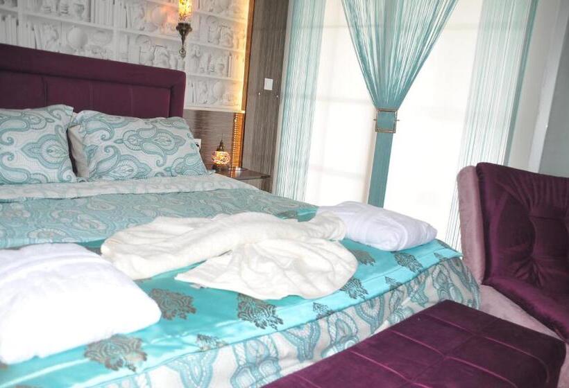 اتاق لوکس با بالکن, Goreme Sakura