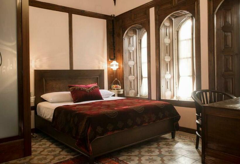 اتاق لوکس, Mahallem