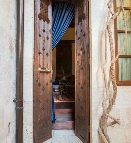 اتاق لوکس, Mahallem