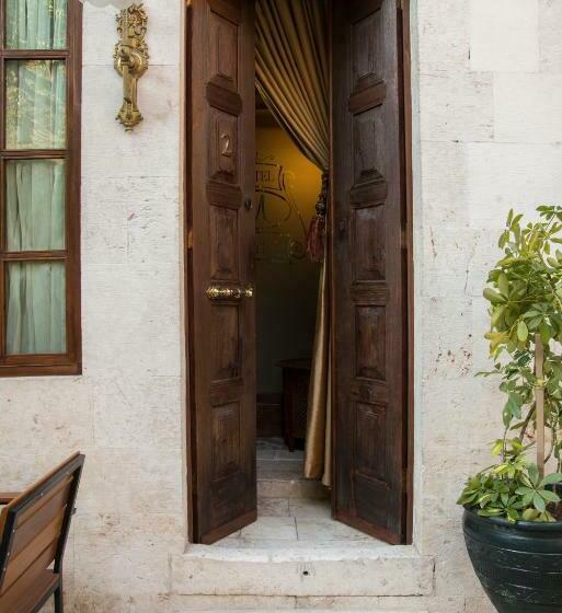 اتاق لوکس, Mahallem