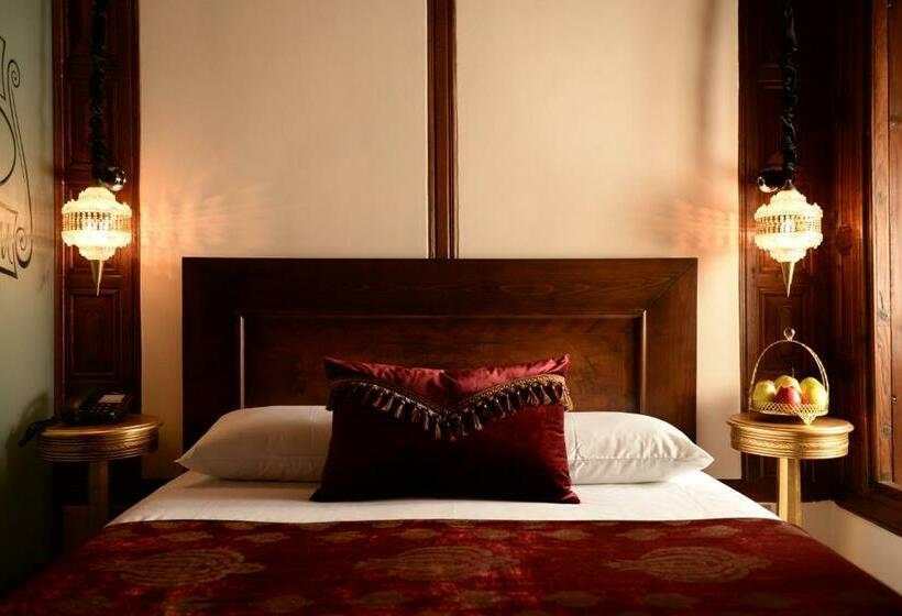 اتاق لوکس, Mahallem