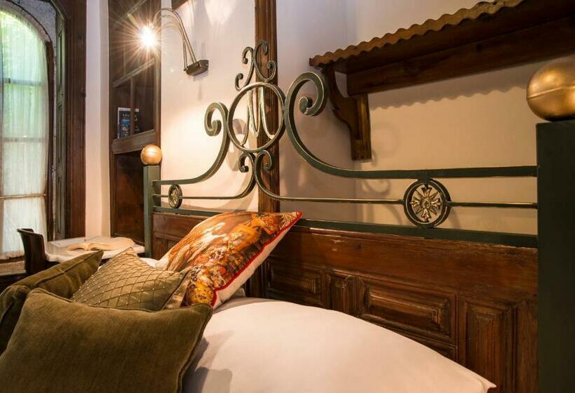 اتاق لوکس, Mahallem