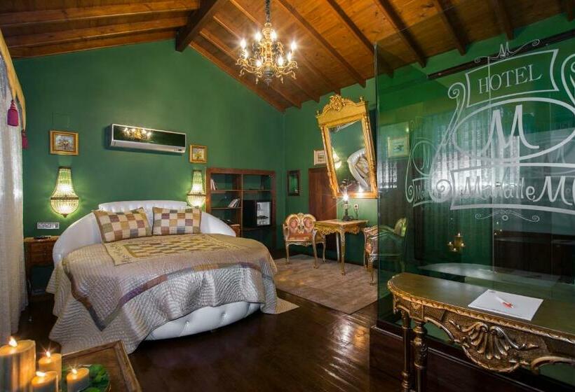 اتاق لوکس, Mahallem