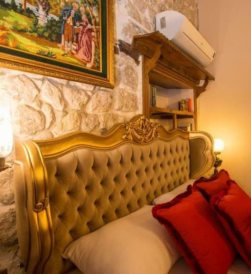 اتاق لوکس, Mahallem