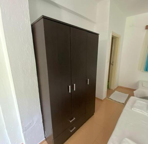 اتاق استاندارد چهار تخته, Mila Pansiyon