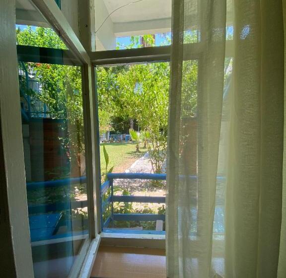 اتاق استاندارد سه نفره, Mila Pansiyon