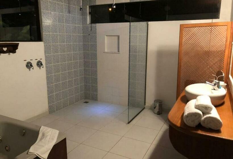 샬레, Pousada Mirante Do Penedo