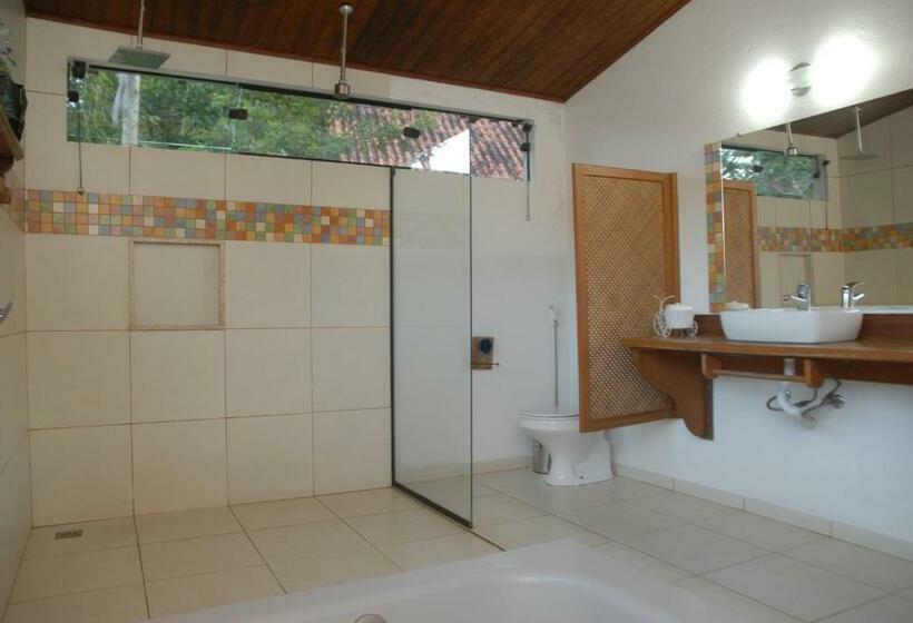 샬레, Pousada Mirante Do Penedo