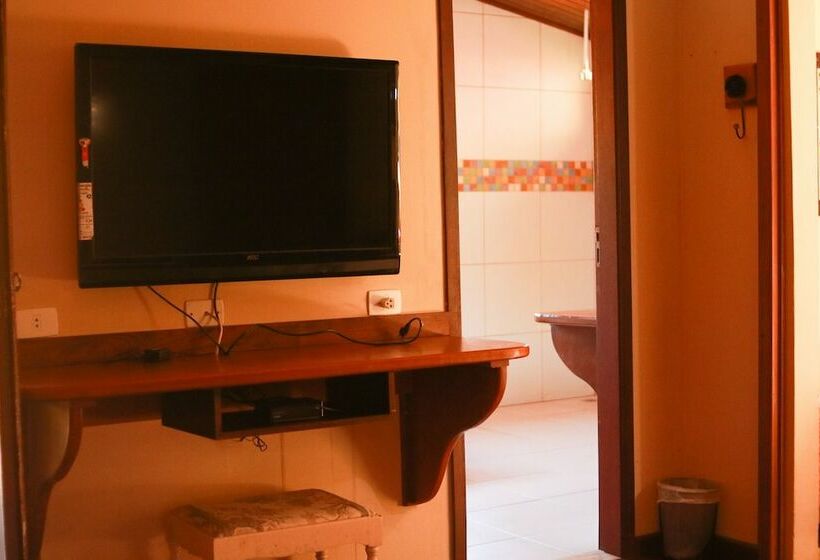 샬레, Pousada Mirante Do Penedo