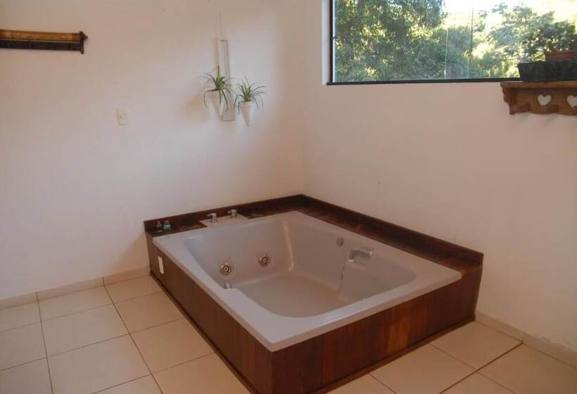 샬레, Pousada Mirante Do Penedo