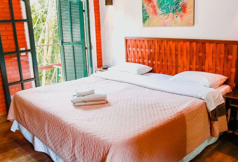 샬레, Pousada Mirante Do Penedo