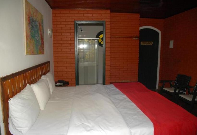 샬레, Pousada Mirante Do Penedo