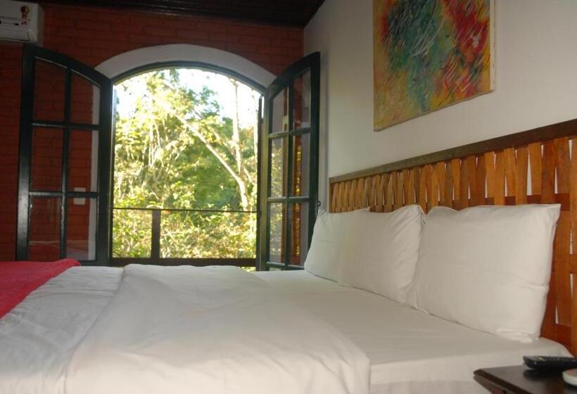 샬레, Pousada Mirante Do Penedo