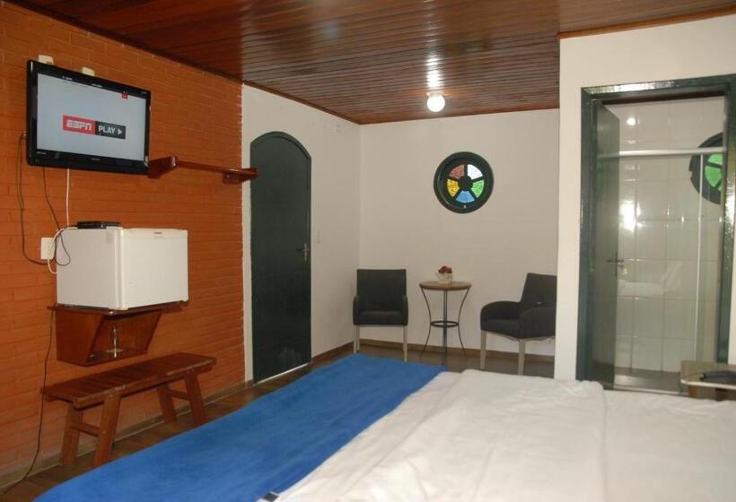 샬레, Pousada Mirante Do Penedo