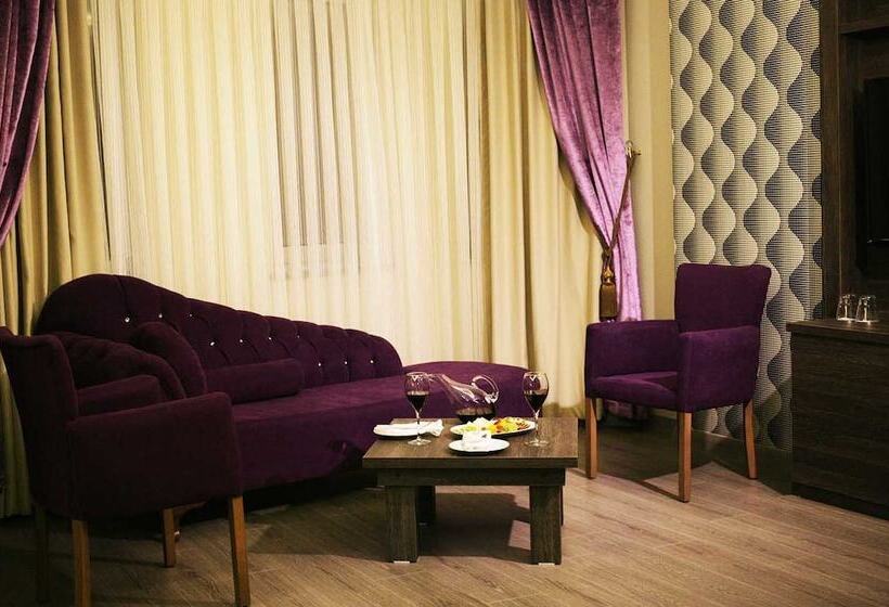 סוויטה, Rey Manes