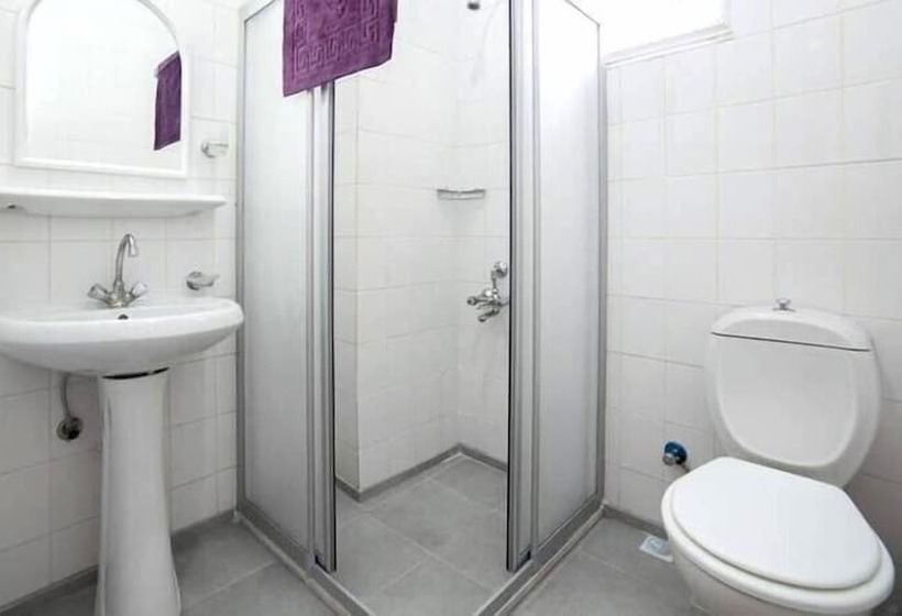 이코노미 룸, Unlu