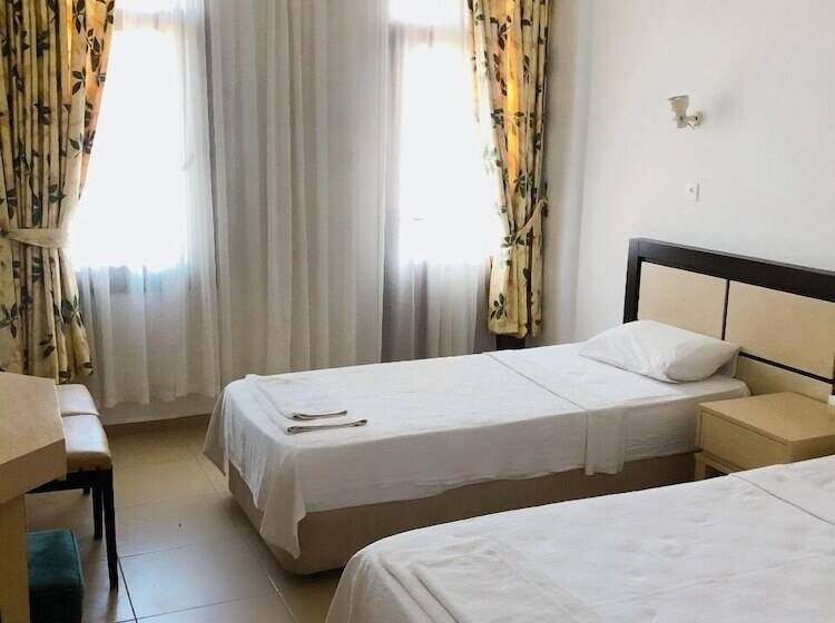 이코노미 룸, Unlu