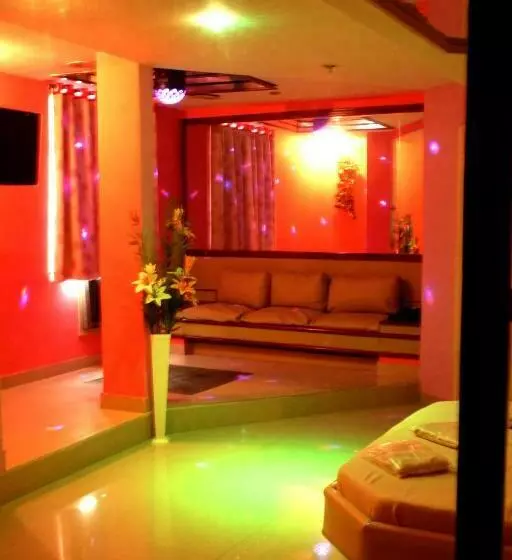 Sviitti, Lips Motel