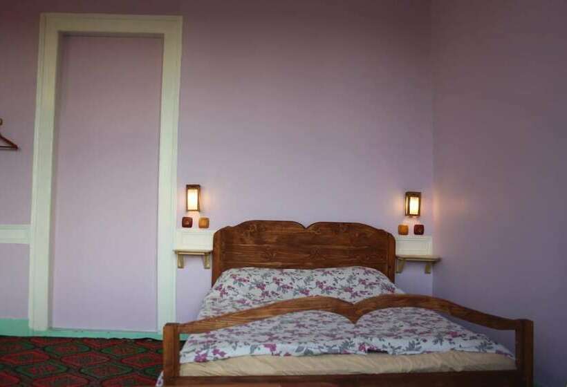 اتاق استاندارد با چشم‌انداز باغ, Lotus Garden Hostel Izmir