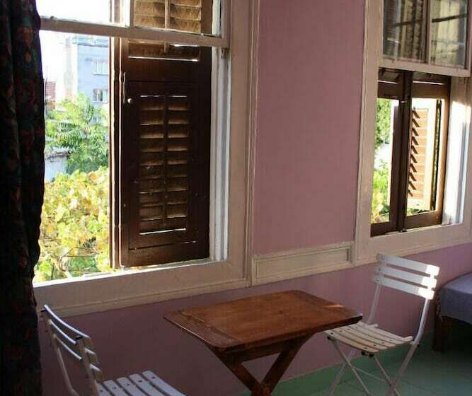 اتاق استاندارد با چشم‌انداز باغ, Lotus Garden Hostel Izmir