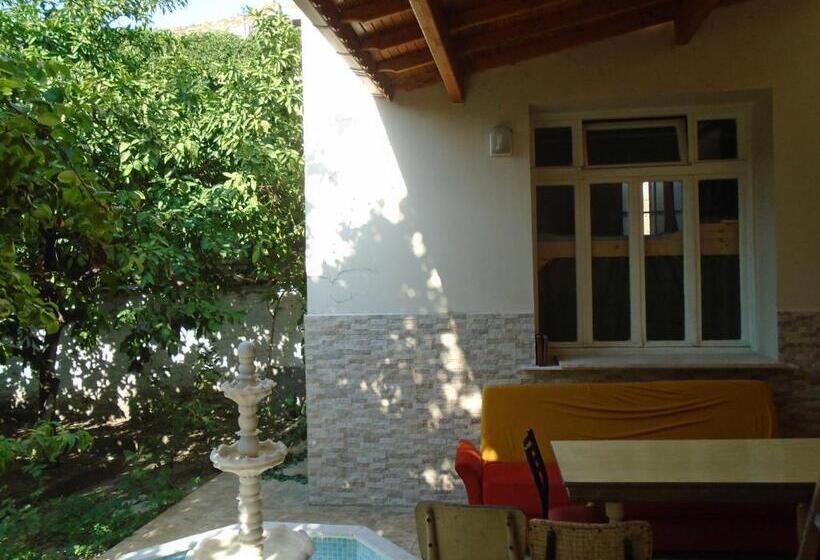 اتاق لوکس, Lotus Garden Hostel Izmir