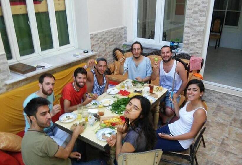 اتاق لوکس, Lotus Garden Hostel Izmir